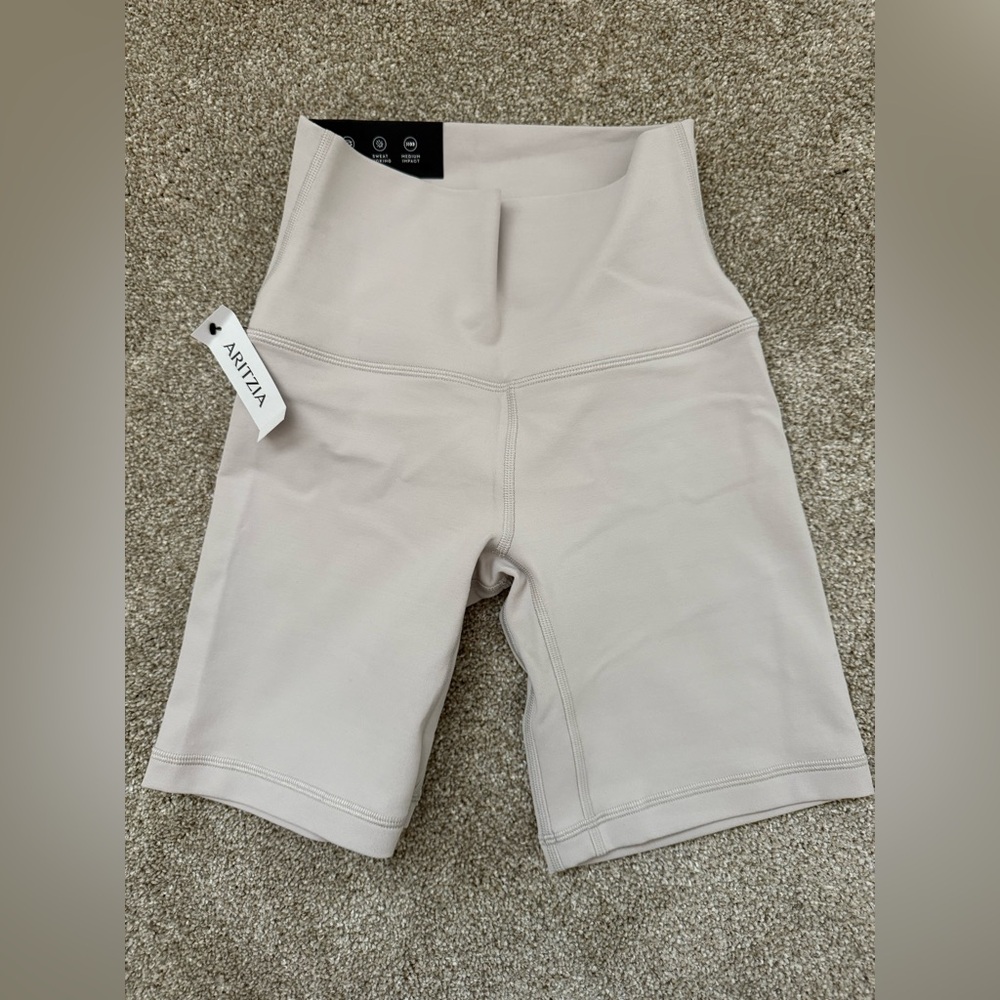 Aritzia NWT Golden Life Shorts Cheeky 7”, size 0 or XS, color Ash (light grey)
